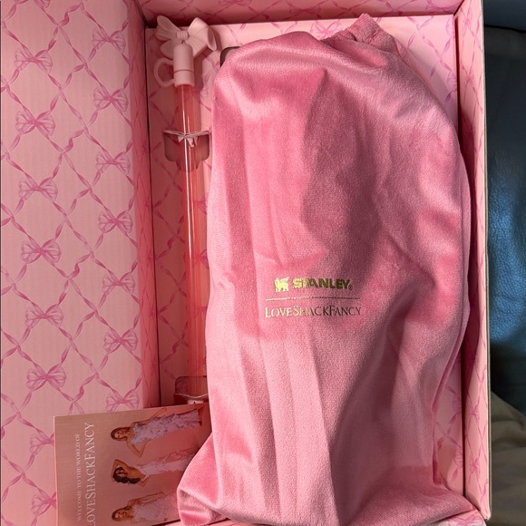 Stanley Pink Bow Pattern Insulated Travel Mug with Handle—40 oz - Picture 3 of 5